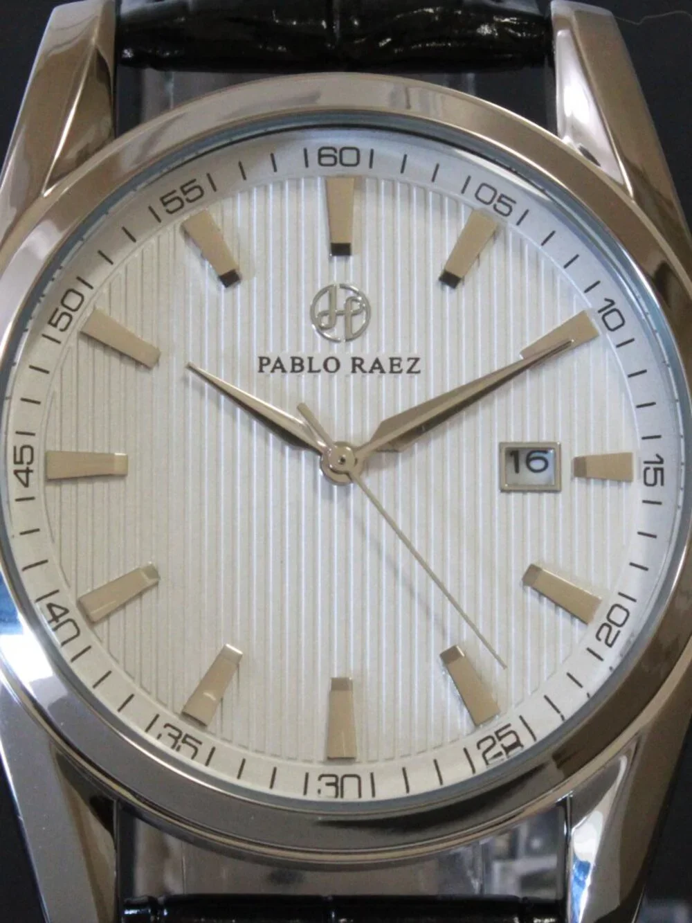 Men's Contemporary Dress Textured Dial Raised Indices Date Complication 41mm